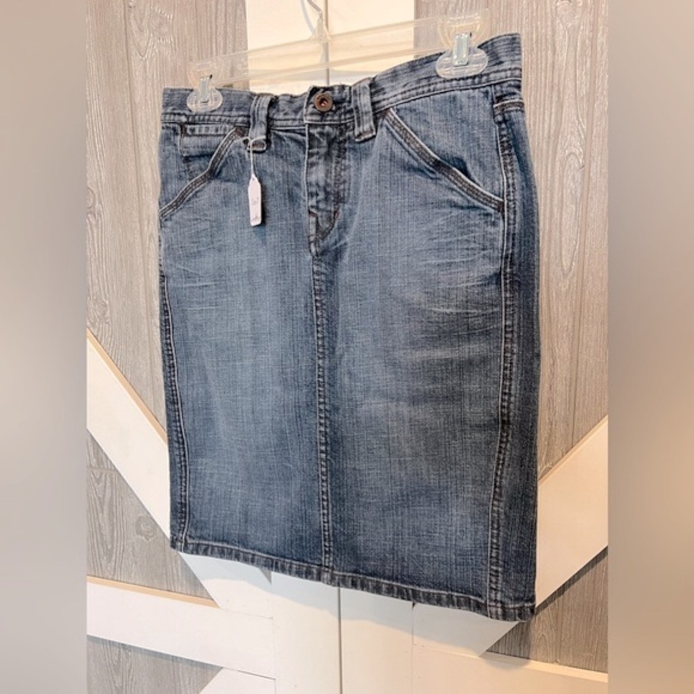 B7.7 Express XS Denim Laboratory Skirt Size 0 • Length 19”